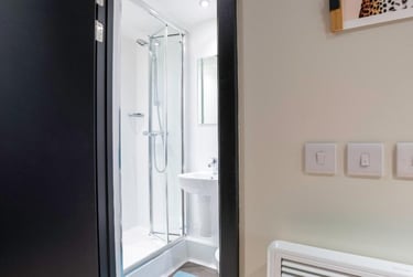 1 bed studio, Upper North Street, Brighton, BN24AA - Image 2